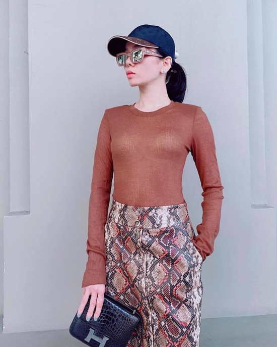 Lệ Quyên diện đồ mùa hè: Đẹp đâu chả thấy, toàn thả điểm 'ứ ừ', bảo sao các anh thả tim 'không trượt phát nào' 9 Lệ Quyên diện đồ mùa hè: Đẹp đâu chả thấy, toàn thả điểm 'ứ ừ', bảo sao các anh thả tim 'không trượt phát nào' 9