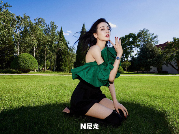 Đại hội đụng hàng 'khét' nhất Cbiz: Nhiệt Ba Dương Mịch 'tràn viền', qua Quan Hiểu Đồng 'tụt mood' hẳn - Ảnh 2 Đại hội đụng hàng 'khét' nhất Cbiz: Nhiệt Ba Dương Mịch 'tràn viền', qua Quan Hiểu Đồng 'tụt mood' hẳn - Ảnh 2