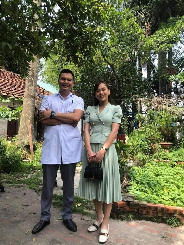 Hương Vị Tình Thân: Nam lộ ảnh lên đồ sang chảnh hết kiếp mặc phèn, còn đeo hẳn nhẫn tình luôn rồi! - Ảnh 1 Hương Vị Tình Thân: Nam lộ ảnh lên đồ sang chảnh hết kiếp mặc phèn, còn đeo hẳn nhẫn tình luôn rồi! - Ảnh 1