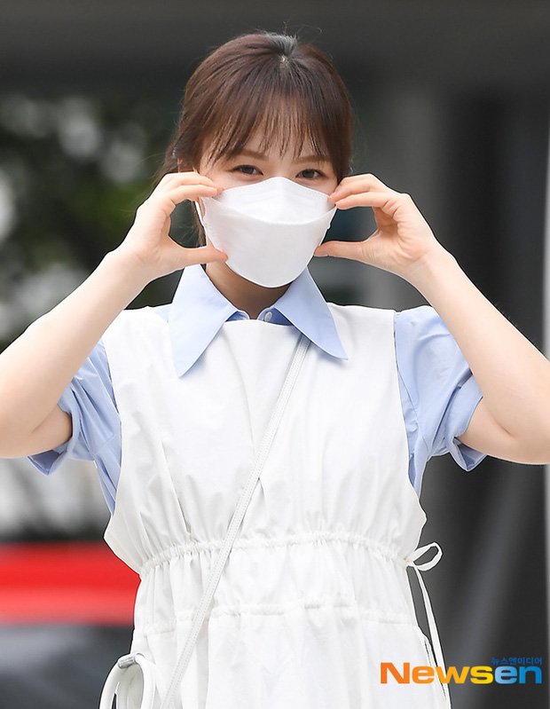 Dàn mỹ nhân Hàn đọ dáng khi đi làm: Wendy (Red Velvet) như tạc tượng lấn át cả 'thánh' Mijoo 4 Dàn mỹ nhân Hàn đọ dáng khi đi làm: Wendy (Red Velvet) như tạc tượng lấn át cả 'thánh' Mijoo 4