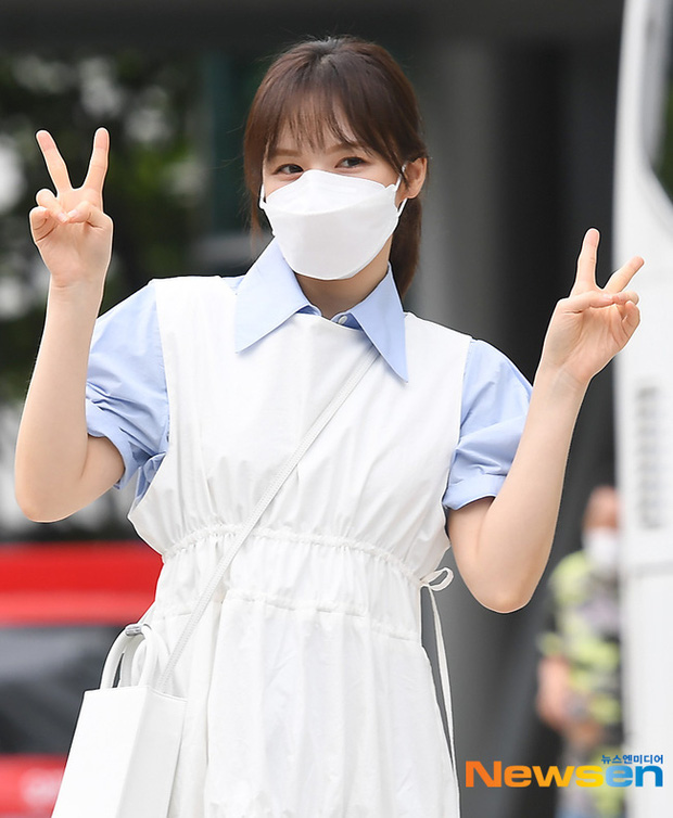 Dàn mỹ nhân Hàn đọ dáng khi đi làm: Wendy (Red Velvet) như tạc tượng lấn át cả 'thánh' Mijoo 3 Dàn mỹ nhân Hàn đọ dáng khi đi làm: Wendy (Red Velvet) như tạc tượng lấn át cả 'thánh' Mijoo 3