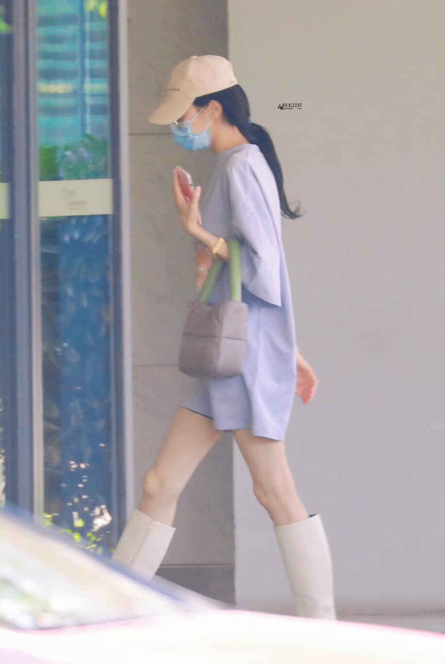 Đôi chân chỉ còn 'da bọc xương'