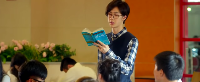 Cười bò với tạo hình 'đầu đời' của Vương Nhất Bác: Tóc mái xéo, da ngăm đen, đeo kính và rất mực 'ngư ông' Cười bò với tạo hình 'đầu đời' của Vương Nhất Bác: Tóc mái xéo, da ngăm đen, đeo kính và rất mực 'ngư ông'