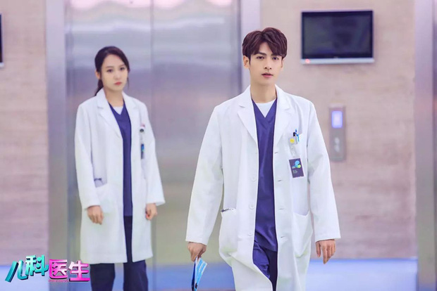 Những tạo hình bác sĩ 'mlem' nhất màn ảnh Hoa ngữ, xem xong fangirl chỉ muốn 'bỏ nhà' đến bệnh viện ở Những tạo hình bác sĩ 'mlem' nhất màn ảnh Hoa ngữ, xem xong fangirl chỉ muốn 'bỏ nhà' đến bệnh viện ở