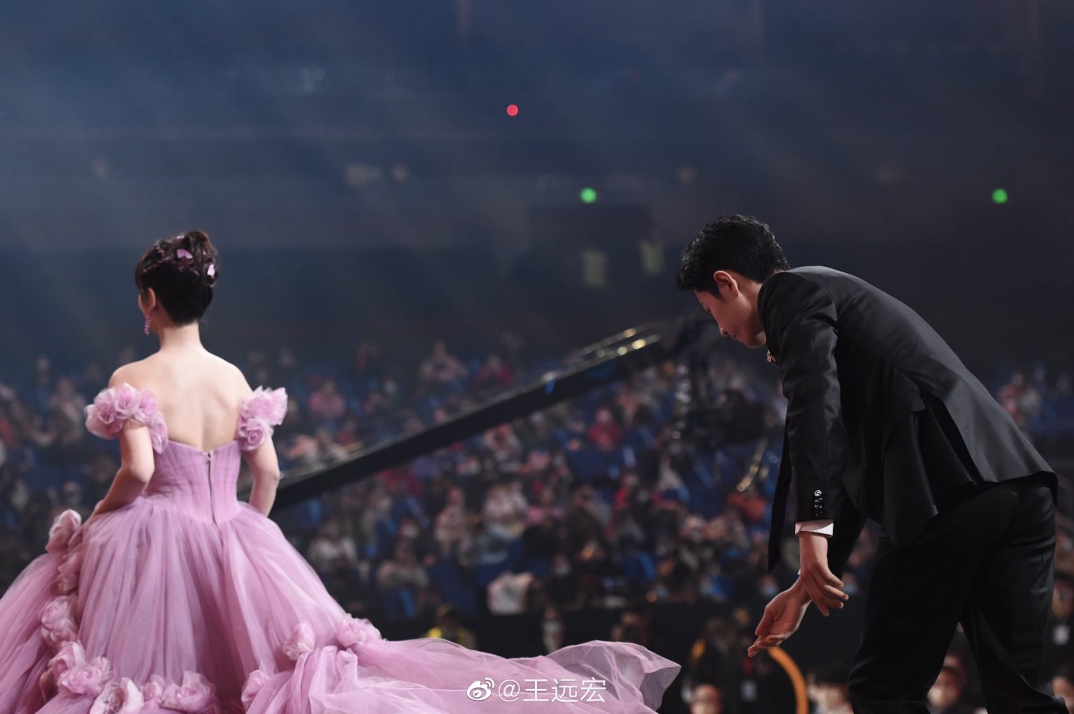 Tiêu Chiến 'kiệt quệ', chịu nhiều áp lực vì Dư Sinh Xin Chỉ Giáo Nhiều Hơn