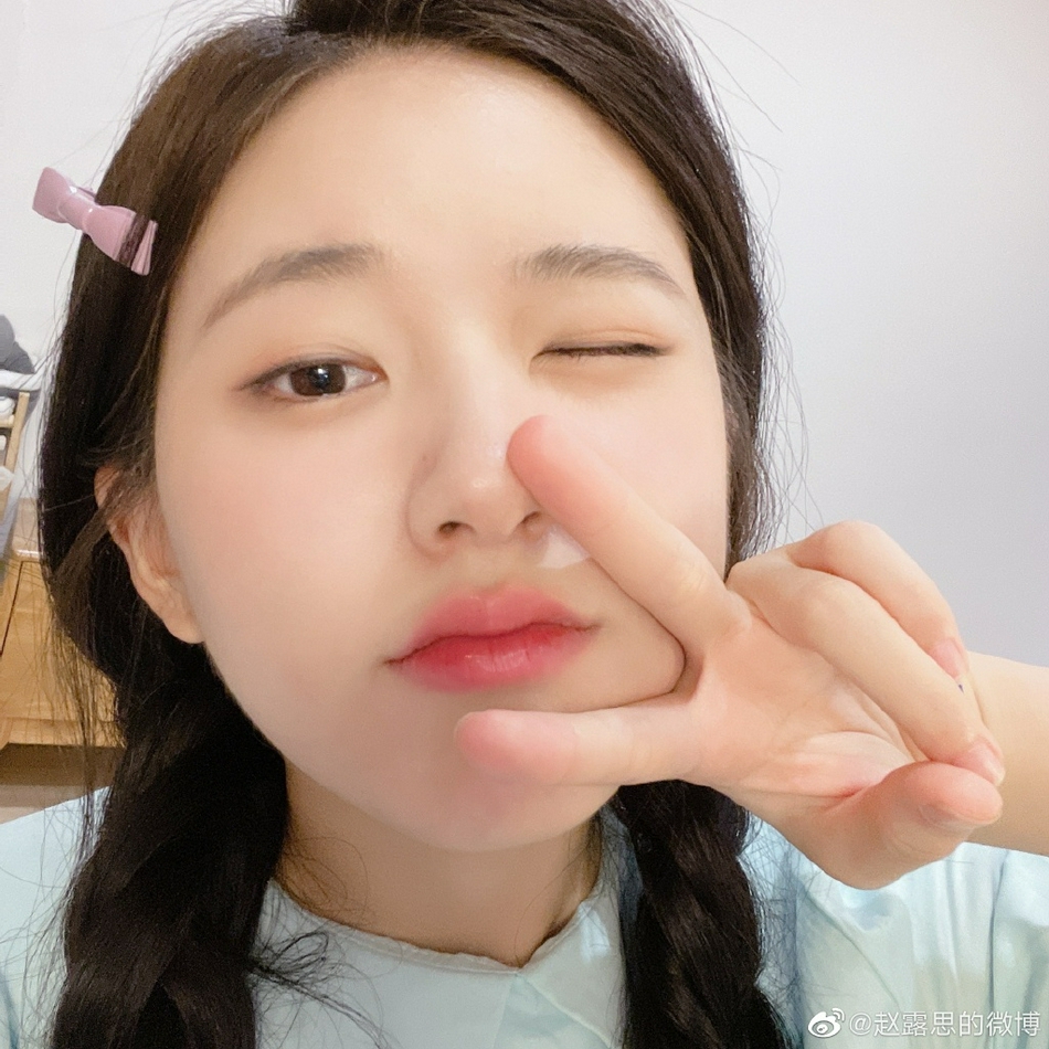 Để lại một bộ ảnh vui nhộn trước gương, Để lại một bộ ảnh vui nhộn trước gương,