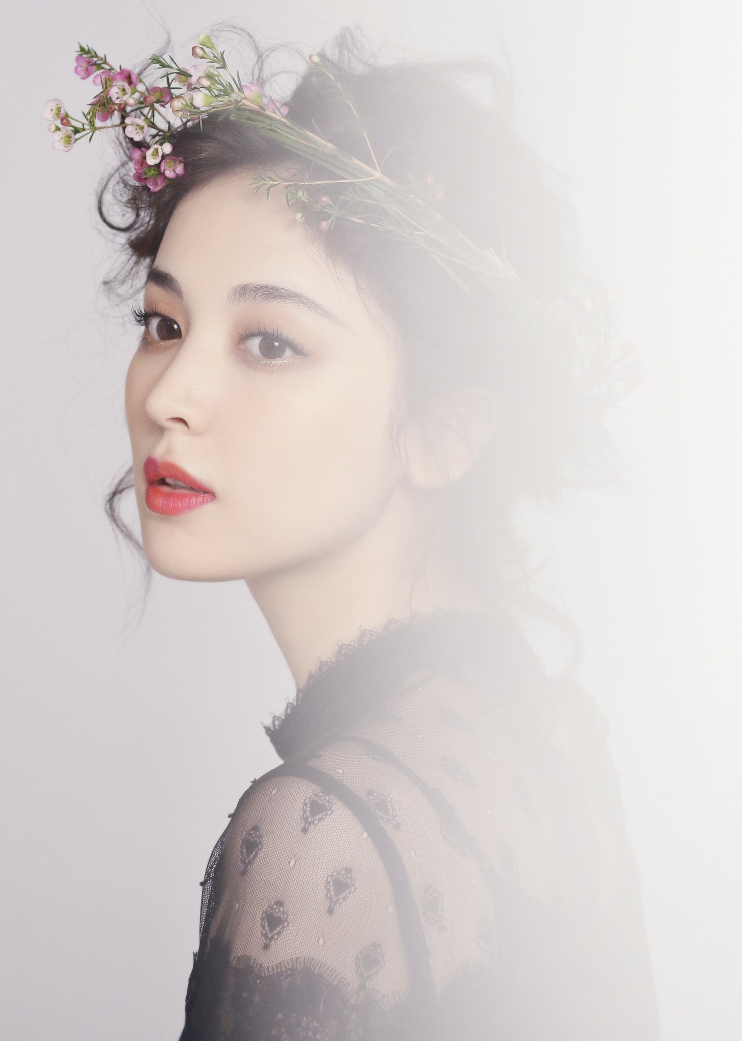 Nét đẹp trong trẻo, sương mai giúp Cổ Lực Na Trát chiếm được trái tim khán giả