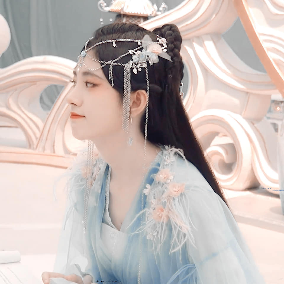 Cúc Tịnh Y khoe visual 'quốc sắc thiên hương' trong Hoa Nhung, nhưng kiểu makeup lại khiến Cnet choáng nặng 7 Cúc Tịnh Y khoe visual 'quốc sắc thiên hương' trong Hoa Nhung, nhưng kiểu makeup lại khiến Cnet choáng nặng 7