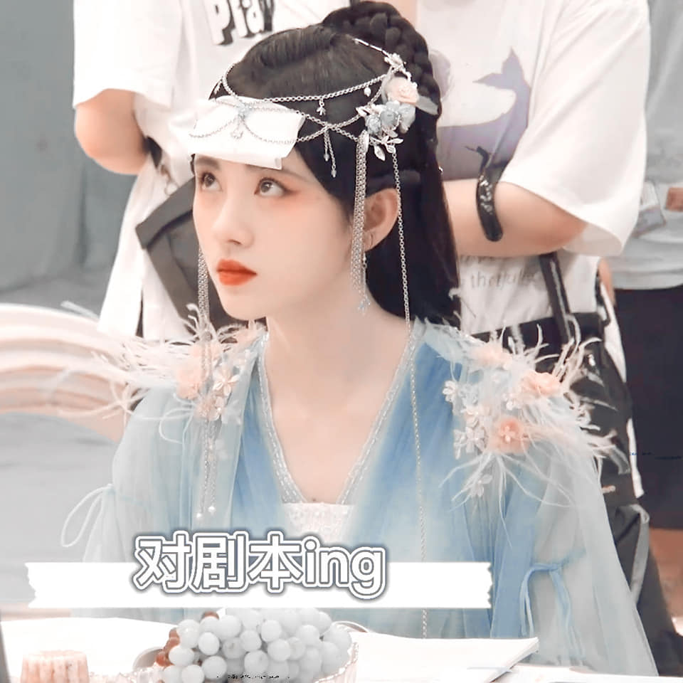 Cúc Tịnh Y khoe visual 'quốc sắc thiên hương' trong Hoa Nhung, nhưng kiểu makeup lại khiến Cnet choáng nặng 6 Cúc Tịnh Y khoe visual 'quốc sắc thiên hương' trong Hoa Nhung, nhưng kiểu makeup lại khiến Cnet choáng nặng 6