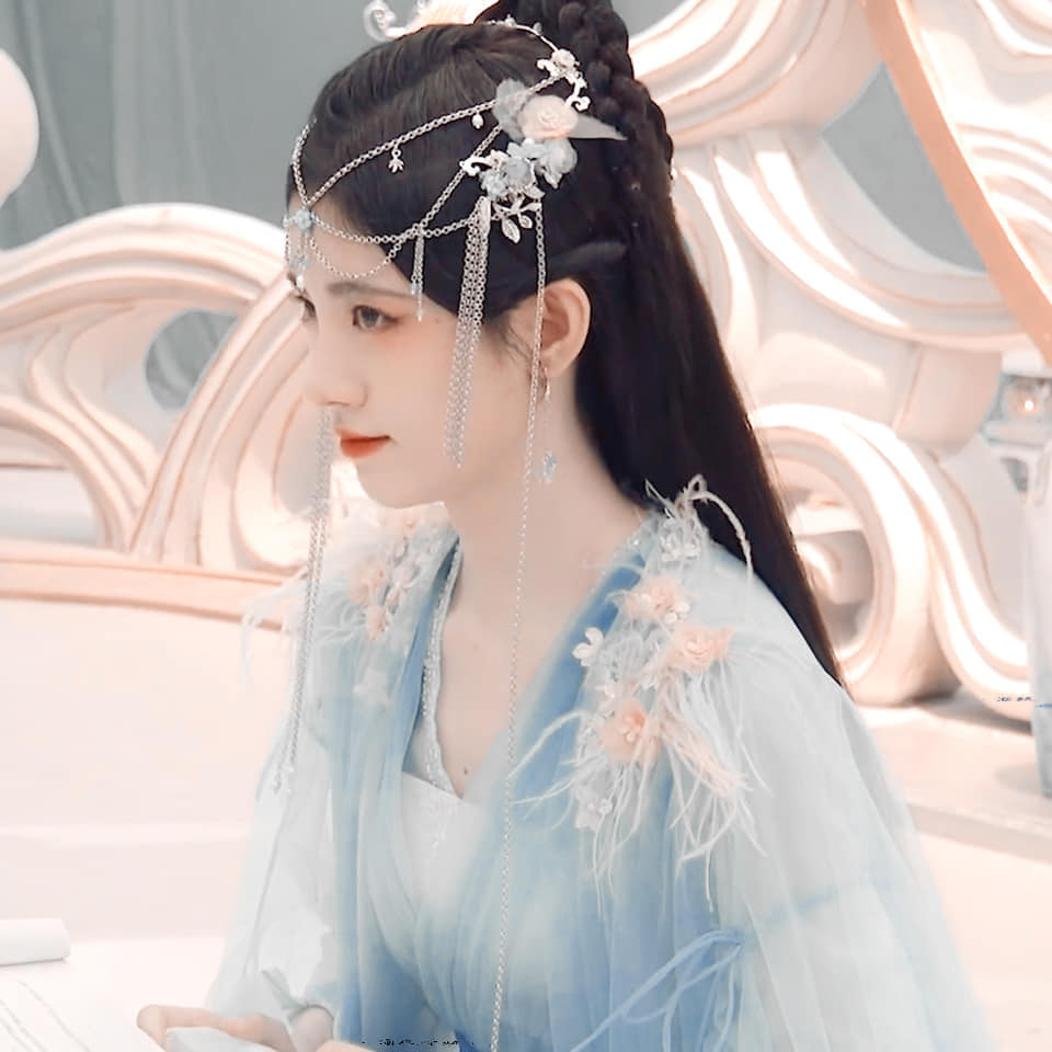 Cúc Tịnh Y khoe visual 'quốc sắc thiên hương' trong Hoa Nhung, nhưng kiểu makeup lại khiến Cnet choáng nặng 4 Cúc Tịnh Y khoe visual 'quốc sắc thiên hương' trong Hoa Nhung, nhưng kiểu makeup lại khiến Cnet choáng nặng 4