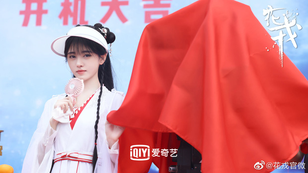 Cúc Tịnh Y khoe visual 'quốc sắc thiên hương' trong Hoa Nhung, nhưng kiểu makeup lại khiến Cnet choáng nặng 1 Cúc Tịnh Y khoe visual 'quốc sắc thiên hương' trong Hoa Nhung, nhưng kiểu makeup lại khiến Cnet choáng nặng 1
