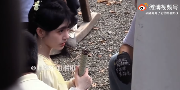 Cúc Tịnh Y khoe visual 'quốc sắc thiên hương' trong Hoa Nhung, nhưng kiểu makeup lại khiến Cnet choáng nặng 11 Cúc Tịnh Y khoe visual 'quốc sắc thiên hương' trong Hoa Nhung, nhưng kiểu makeup lại khiến Cnet choáng nặng 11