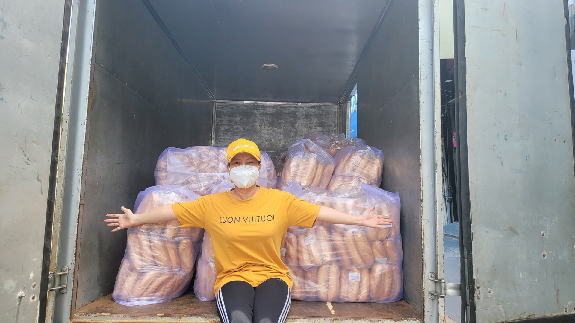 Việt Hương chi thêm số tiền 'khủng' để mua container làm phòng lạnh y tế 4
