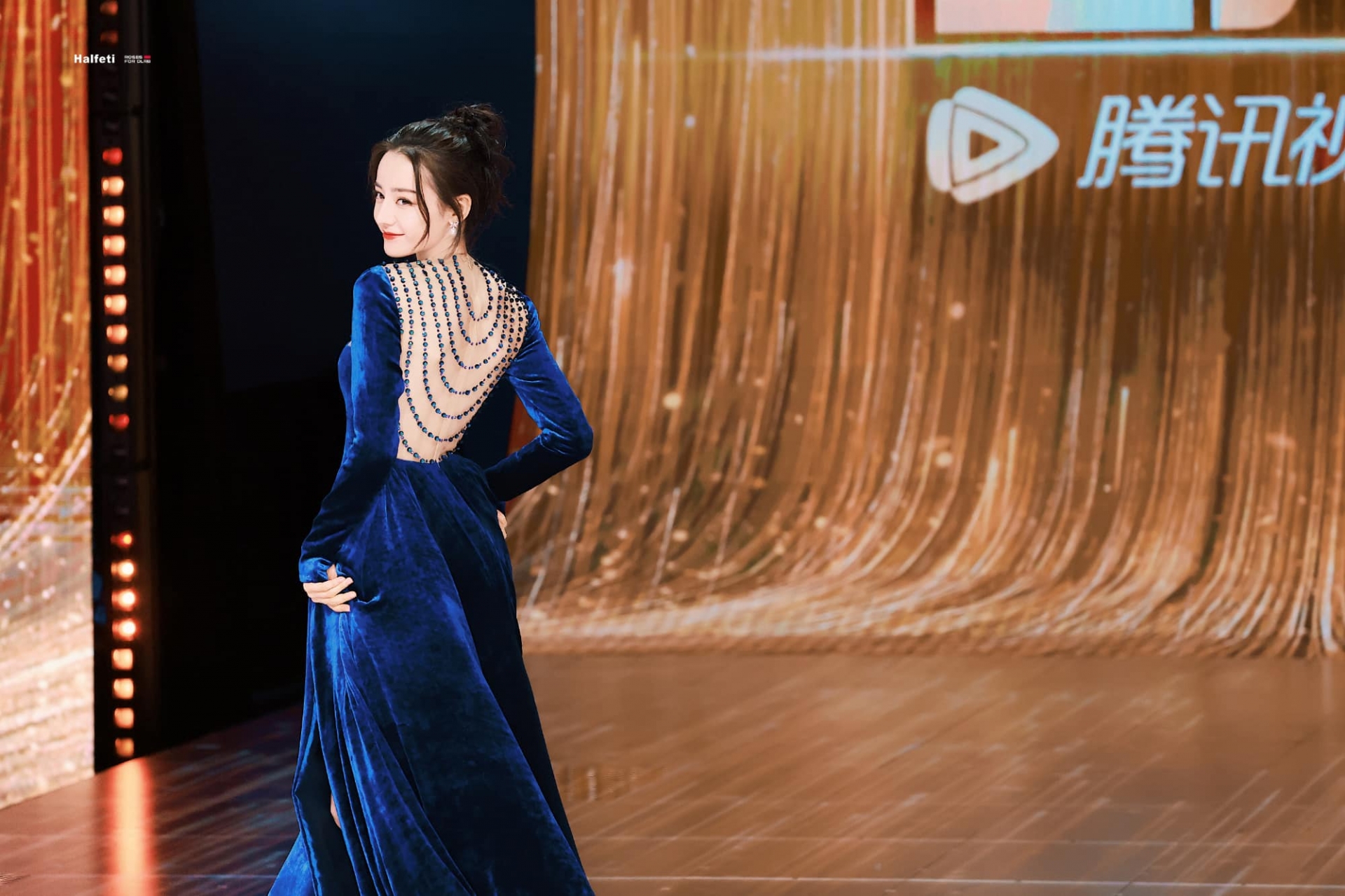 Dương Mịch, Nhiệt Ba và dàn mỹ nhân Hoa ngữ khiến Cnet 'sốc visual' vì tấm lưng trần 'đỉnh của chóp' - Ảnh 2