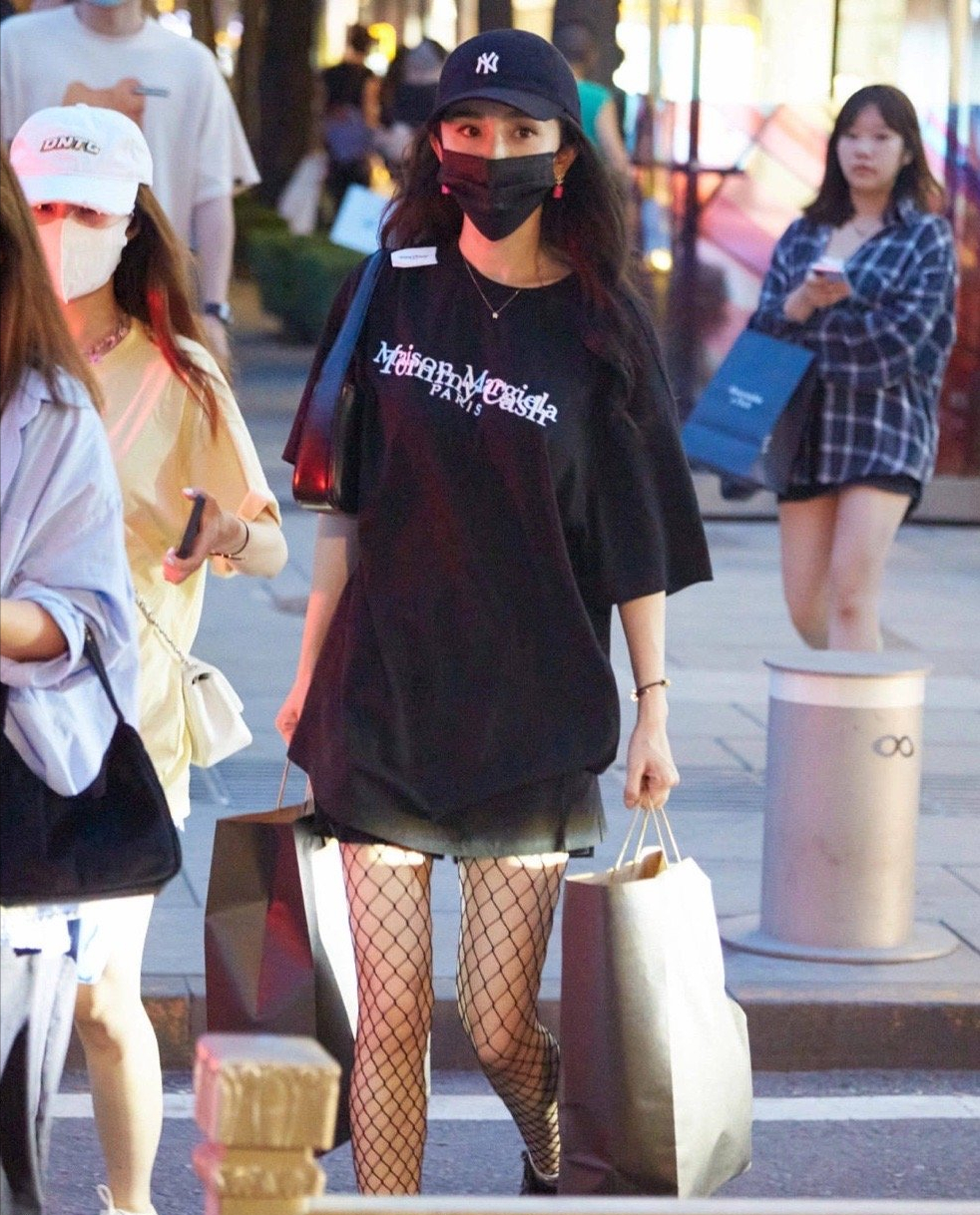 Mỗi lần xuất hiện trên phố, Dương Mịch luôn hút trọn mọi ánh nhìn bởi visual đỉnh cao