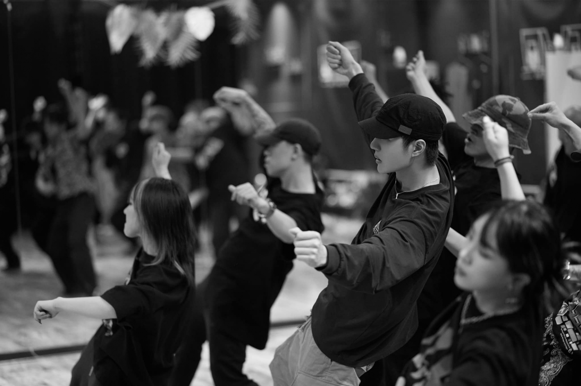 'Thần hip-hop' Diệp Âm: Tài năng của Vương Nhất Bác thật sự đẳng cấp, cậu ấy sẽ thống trị giới dancer 1