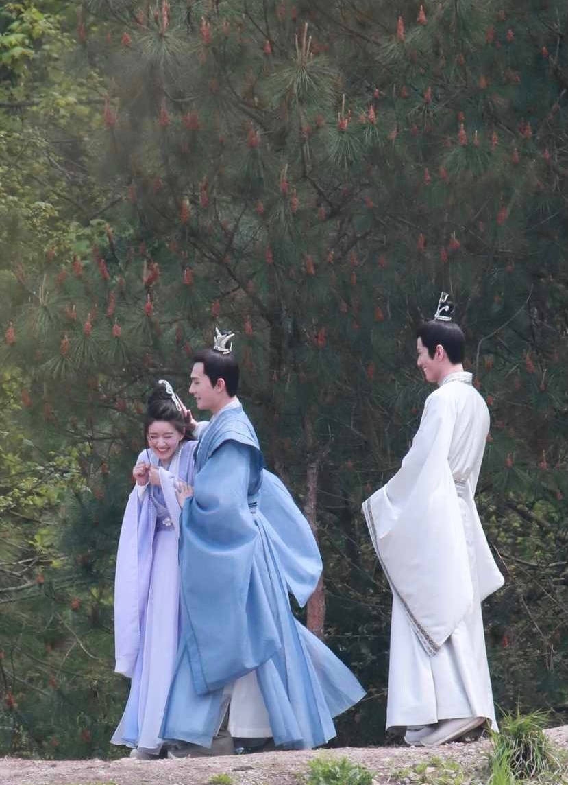 Triệu Lộ Tư và Dương Dương 'tình trong như đã mặt ngoài còn e' tại Thả Thí Thiên Hạ