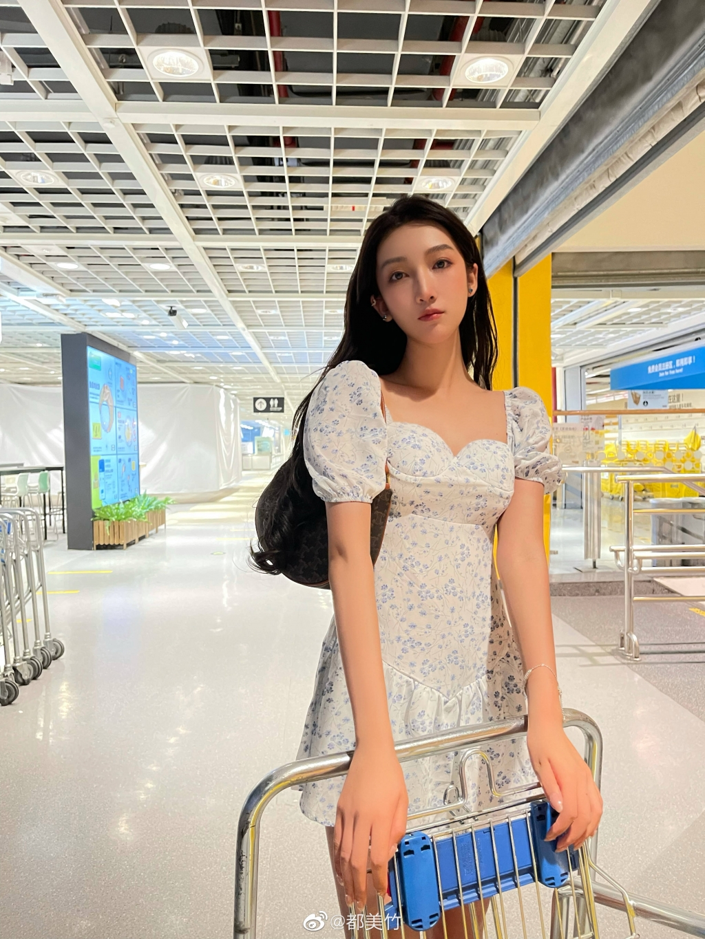 Cbiz thịnh hành trend 'đố em bắt được anh', hết Ngô Diệc Phàm, Dương Dương nay Lucas - Hoàng Húc Hi, người tiếp theo là ai? - Ảnh 3