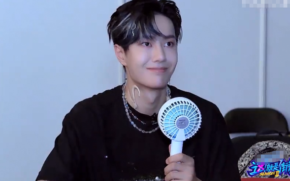 Fan hâm mộ khuyên Vương Nhất Bác nên lấn sân sang làm 'diễn viên hài', chắc chắn sẽ rất thành công Fan hâm mộ khuyên Vương Nhất Bác nên lấn sân sang làm 'diễn viên hài', chắc chắn sẽ rất thành công