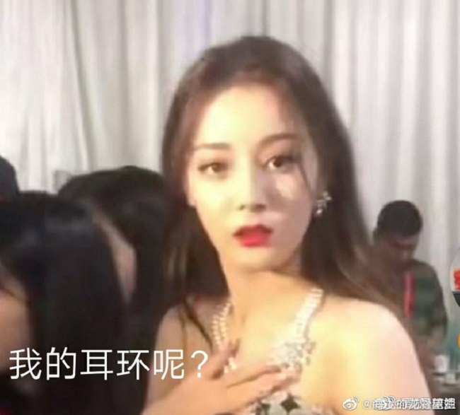 Mỹ nhân Hoa ngữ và những pha 'đội quần' bởi sự cố thảm đỏ: Dương Mịch, Nhiệt Ba chắc 'ký đầu' stylist, trùm cuối quên luôn trang điểm - Ảnh 3