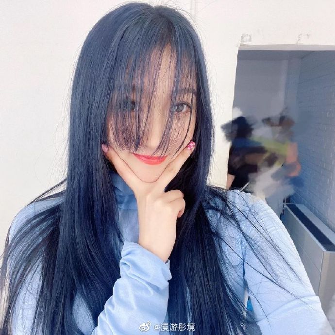 Rũ bỏ hình tượng tiểu thư đài các, Quan Hiểu Đồng khiến dân tình 'sốc nặng' với màu tóc xanh nổi bần bật chuẩn bad girl Rũ bỏ hình tượng tiểu thư đài các, Quan Hiểu Đồng khiến dân tình 'sốc nặng' với màu tóc xanh nổi bần bật chuẩn bad girl