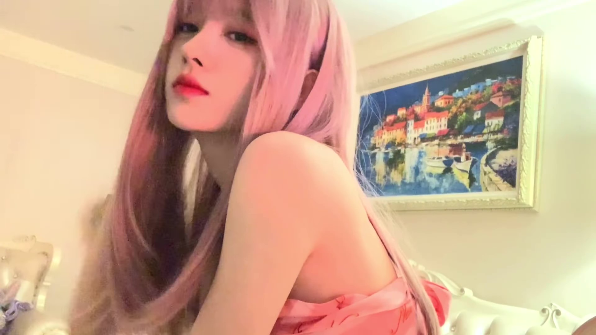 Quan Hiểu Đồng lâu lắm mới chịu 'đảo ngói', nhưng vẫn bị dân tình chê 'học đòi' Cúc Tịnh Y - Ảnh 1