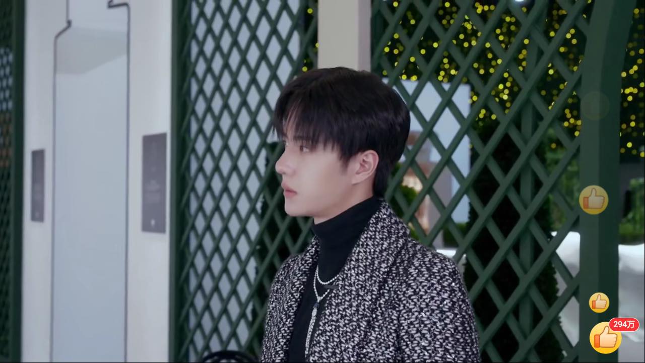 Vương Nhất Bác xứng danh 'hoàng tử' Chanel, dự triển lãm cũng đẹp đến choáng váng đất trời - Ảnh 2