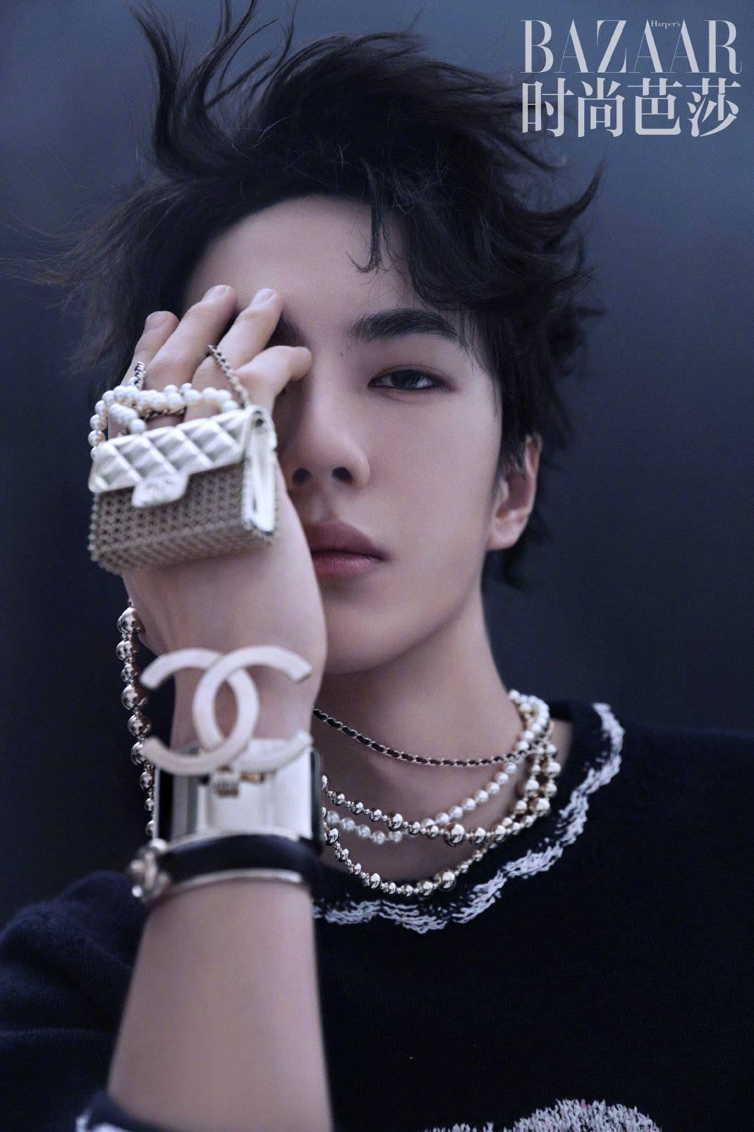 Vương Nhất Bác xứng danh 'hoàng tử' Chanel, dự triển lãm cũng đẹp đến choáng váng đất trời - Ảnh 6