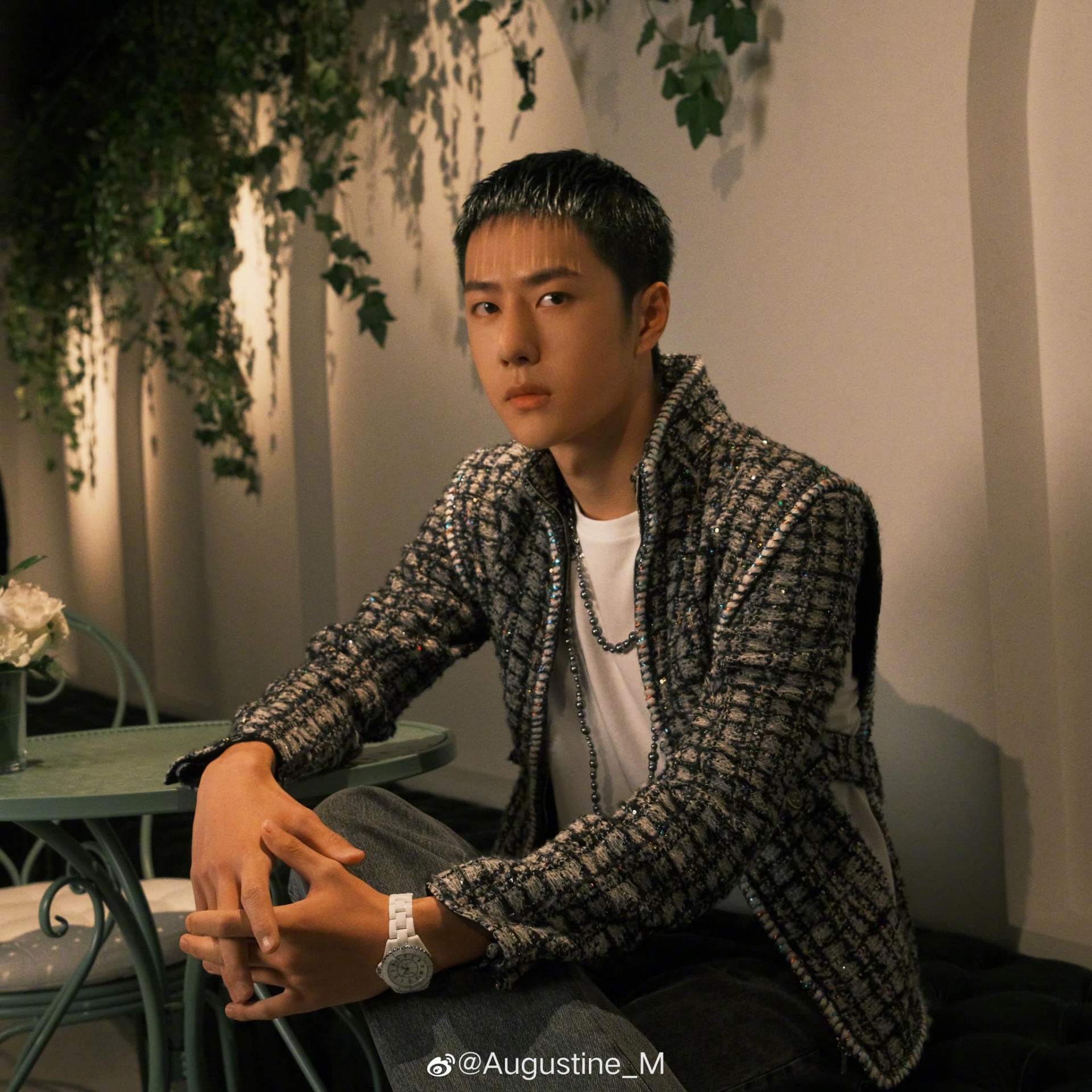 Vương Nhất Bác xứng danh 'hoàng tử' Chanel, dự triển lãm cũng đẹp đến choáng váng đất trời - Ảnh 5