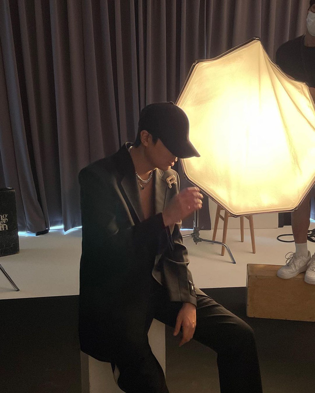 Lee Min Ho - Kim Go Eun cùng check in tại studio của nhiếp ảnh gia nổi tiếng Hong Jang Hyun. Lee Min Ho - Kim Go Eun cùng check in tại studio của nhiếp ảnh gia nổi tiếng Hong Jang Hyun.