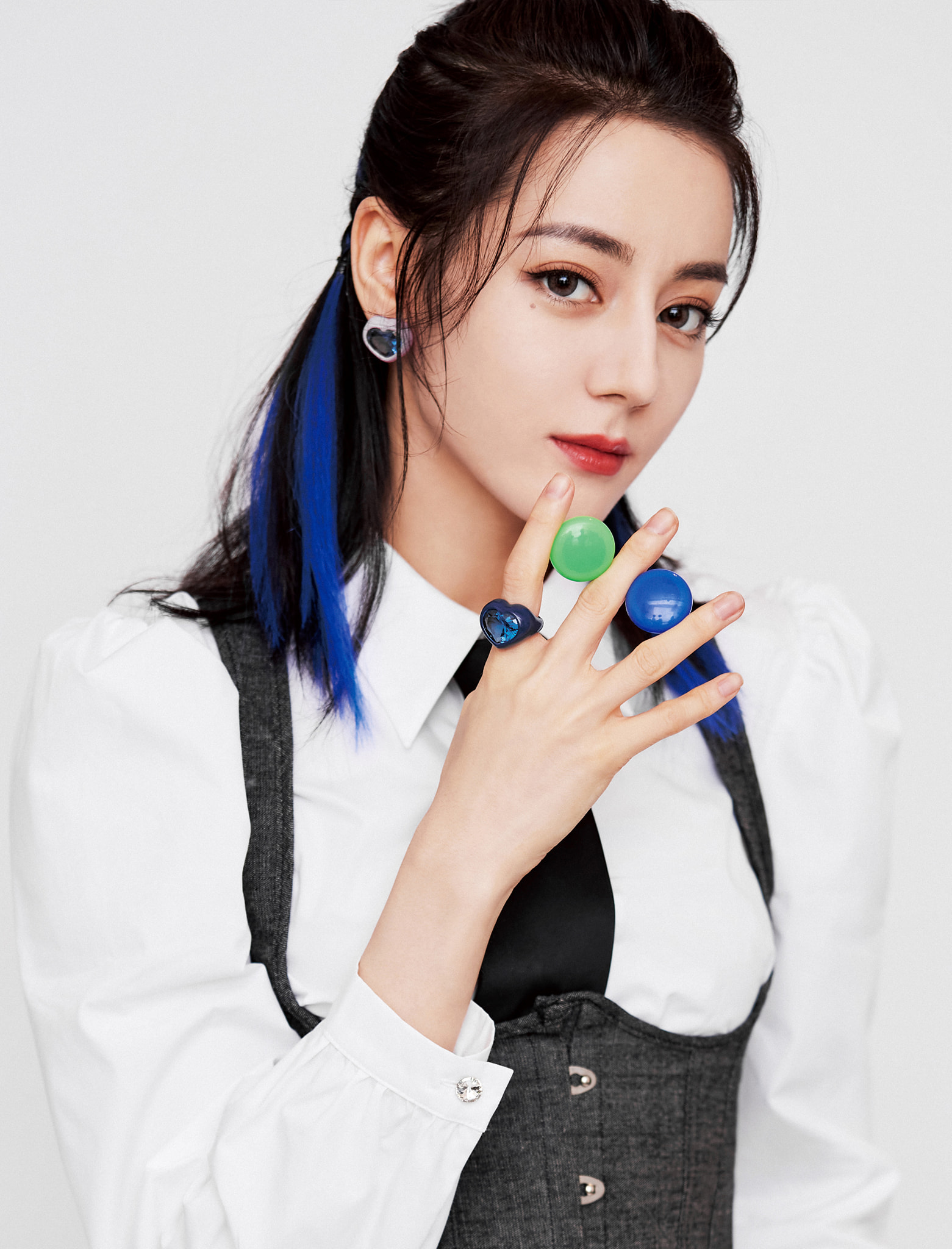 Địch Lệ Nhiệt Ba - Dương Mịch 'chặt nhau' không tiếc tay với kiểu tóc light xanh: Ai mới là bad girl chính hiệu? 7 Địch Lệ Nhiệt Ba - Dương Mịch 'chặt nhau' không tiếc tay với kiểu tóc light xanh: Ai mới là bad girl chính hiệu? 7