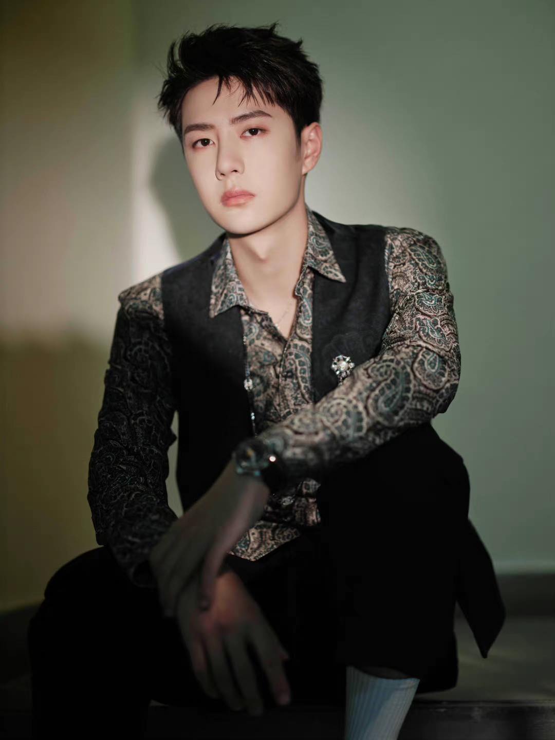 Mặc kệ sóng gió, Vương Nhất Bác vẫn nắm tay Triệu Lệ Dĩnh 'về chung một nhà'? - Ảnh 4