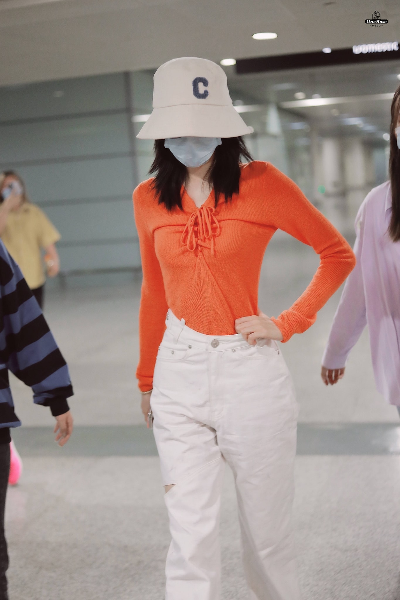 Ảnh căng đét khoe vòng eo A4 của Địch Lệ Nhiệt Ba, không hổ danh 'nữ hoàng nhan sắc' đỉnh nhất Cbiz - Ảnh 3