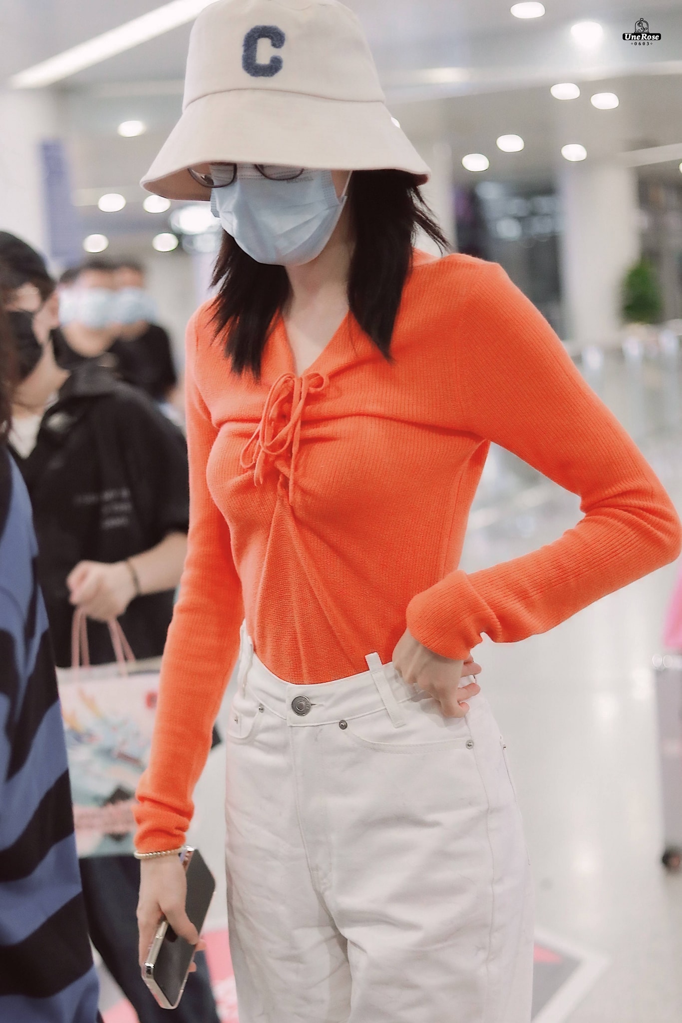 Ảnh căng đét khoe vòng eo A4 của Địch Lệ Nhiệt Ba, không hổ danh 'nữ hoàng nhan sắc' đỉnh nhất Cbiz - Ảnh 4