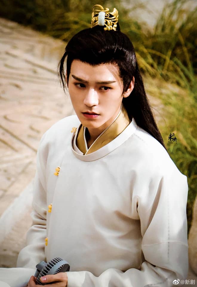 Giữa tâm bão thanh trừng, fan Nhiệt Ba - Cung Tuấn lại quay qua 'cắn nhau': Tính cho idol chết trùm hay gì? - Ảnh 1