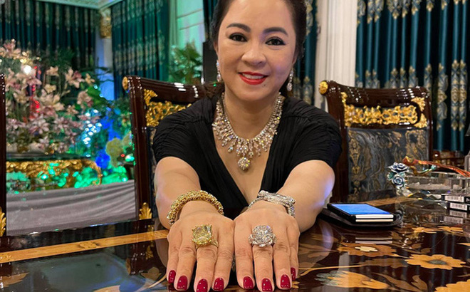 Không chỉ sao kê, bà Phương Hằng còn khiến nghệ sĩ Việt sợ 'xanh mặt' vì loạt quyền lực 'khủng' này 5 Không chỉ sao kê, bà Phương Hằng còn khiến nghệ sĩ Việt sợ 'xanh mặt' vì loạt quyền lực 'khủng' này 5