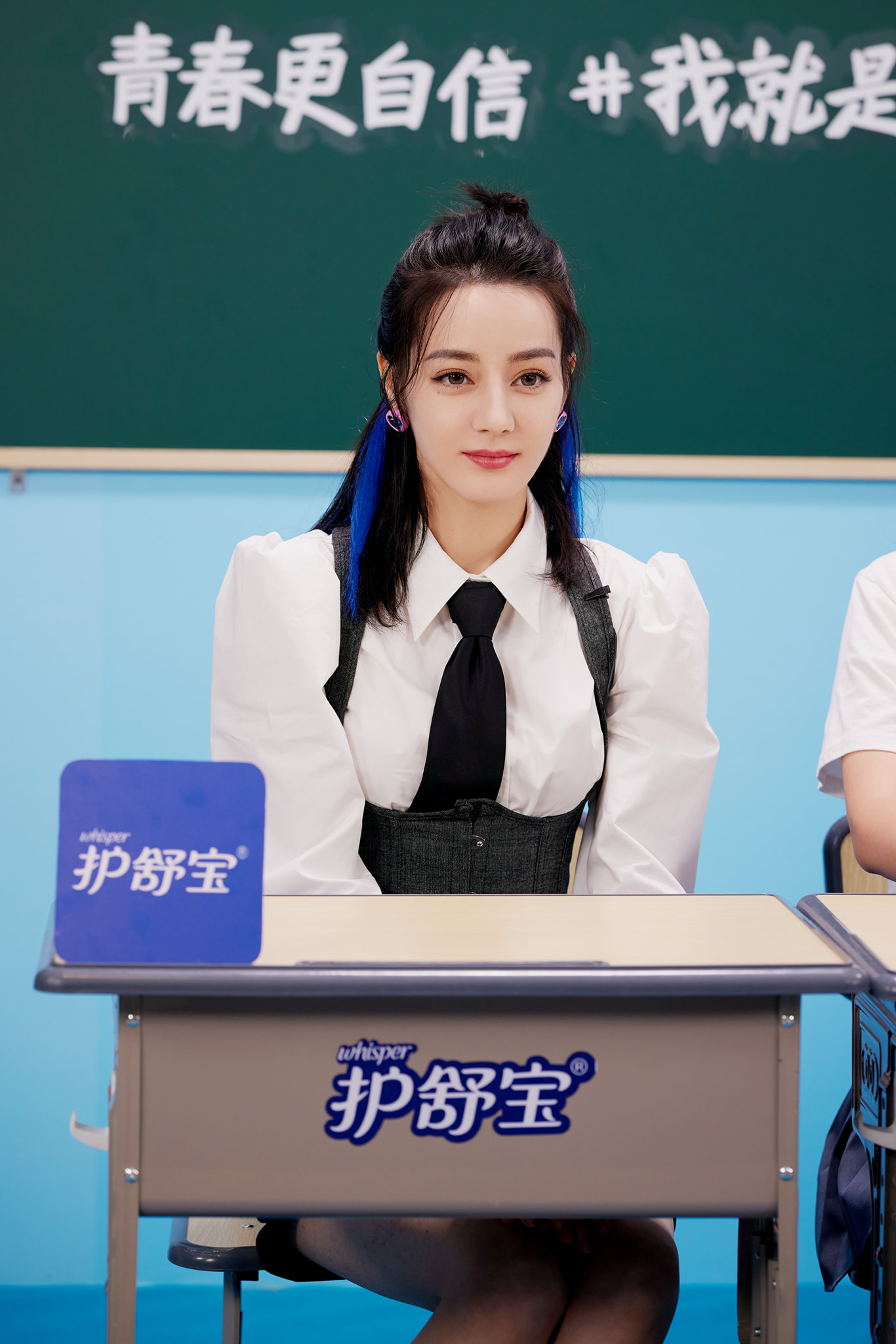Mỹ nhân Tân Cương hóa 'dân chơi xóm' với tóc highlight: Na Trát, Đồng Lệ Á ngầu lòi, Nhiệt Ba 'pha ke' quá không? 11 Mỹ nhân Tân Cương hóa 'dân chơi xóm' với tóc highlight: Na Trát, Đồng Lệ Á ngầu lòi, Nhiệt Ba 'pha ke' quá không? 11