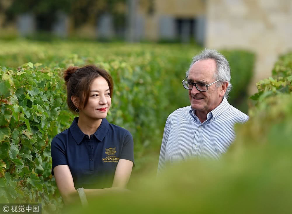 Tin nóng Cbiz ngày 6/9: Nhất Bác - Lệ Dĩnh lên báo HongKong, Cung Tuấn có 'tình' mới, Tiêu Chiến gặp xui, couple công khai - Ảnh 6