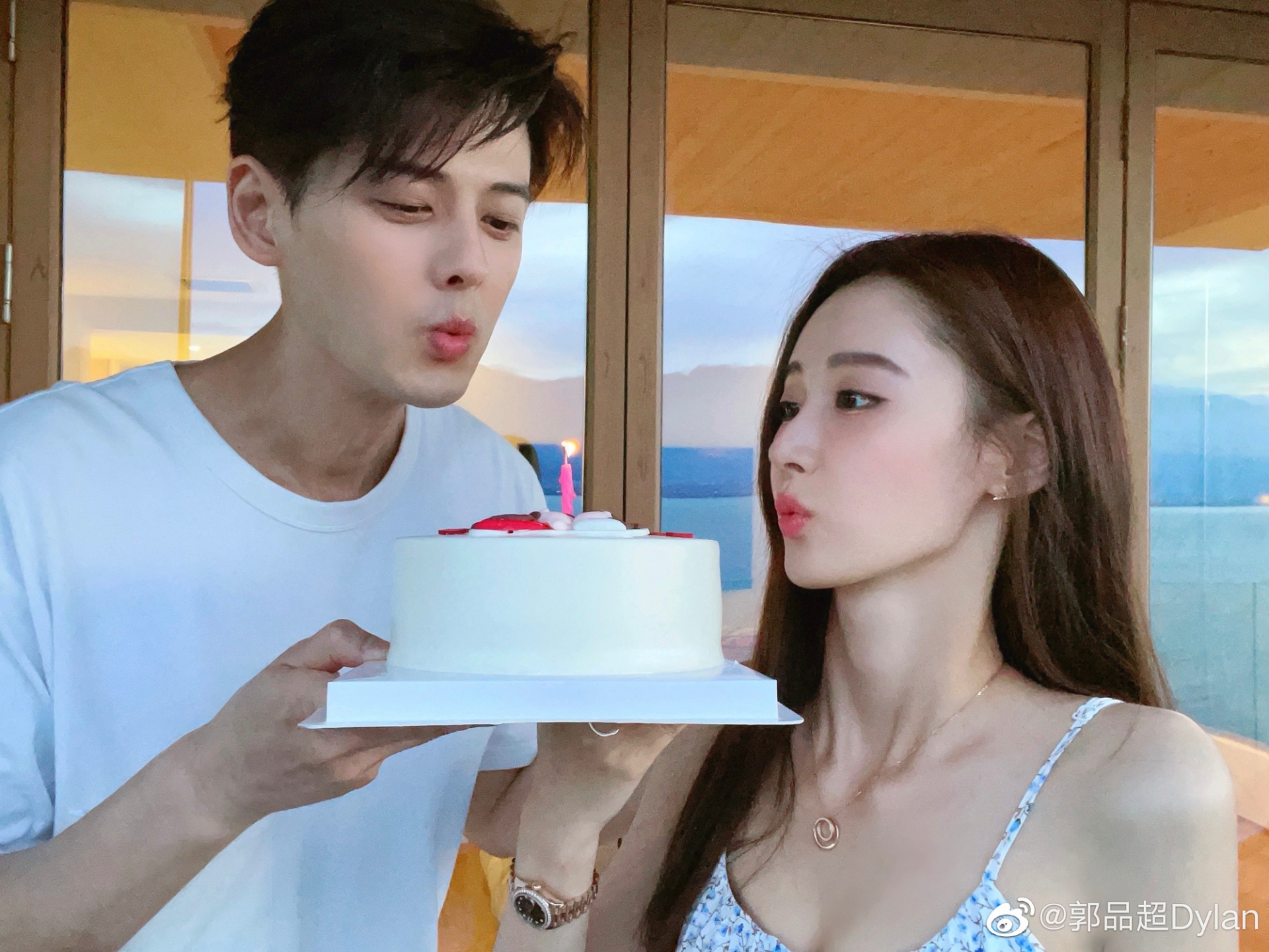 Tin nóng Cbiz ngày 7/9: Tiêu Chiến bão Weibo, Trịnh Sảng làm loạn, Dương Mịch nhập viện, khui hẹn hò, Cbiz có người mất - Ảnh 4