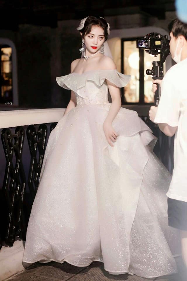 Hứa Giai Kỳ cũng chặt chém không hề kém cạnh