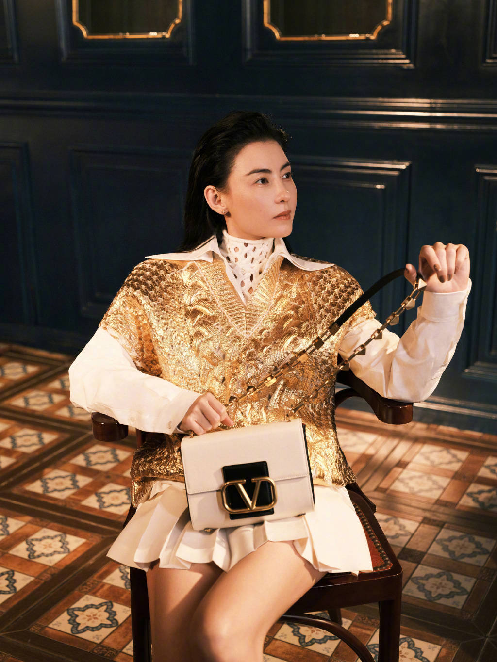 Quý cô công sở thanh lịch, sang chảnh có chút gợi cảm