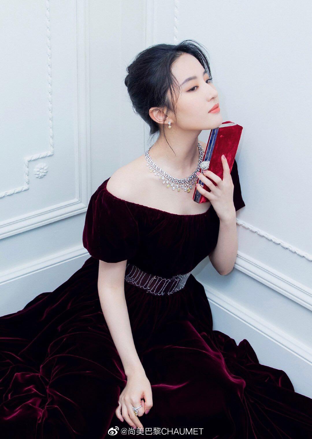 'Xỉu ngang xỉu dọc' trước số tiền mà sao Cbiz mua mỹ phẩm: Nhiệt Ba, Dương Mịch sắp bán nhà, trùm cuối đừng nghiện nữa! - Ảnh 8 'Xỉu ngang xỉu dọc' trước số tiền mà sao Cbiz mua mỹ phẩm: Nhiệt Ba, Dương Mịch sắp bán nhà, trùm cuối đừng nghiện nữa! - Ảnh 8