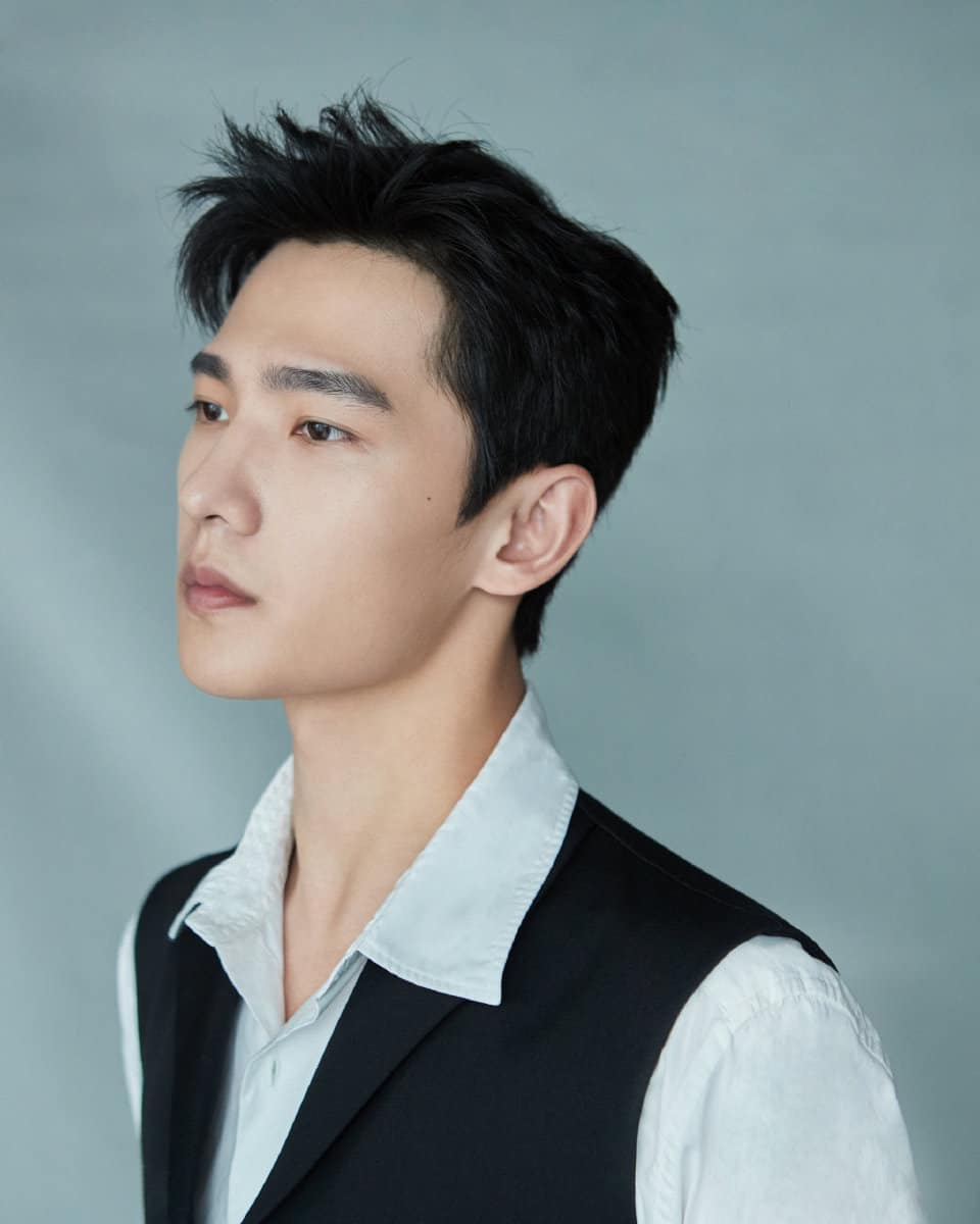 Là 'chiếc chồng quốc dân' của hội chị em, Dương Dương mỗi lần xuất hiện đều có vẻ như rất băng lãnh. Tuy nhiên, ần bên trong đó là trái tim ấm áp, nhược điểm của Dương Dương là khó kìm nén cảm xúc, từng có không ít lần anh rới nước mắt trước tình cảm mà fan hâm mộ dành cho mình