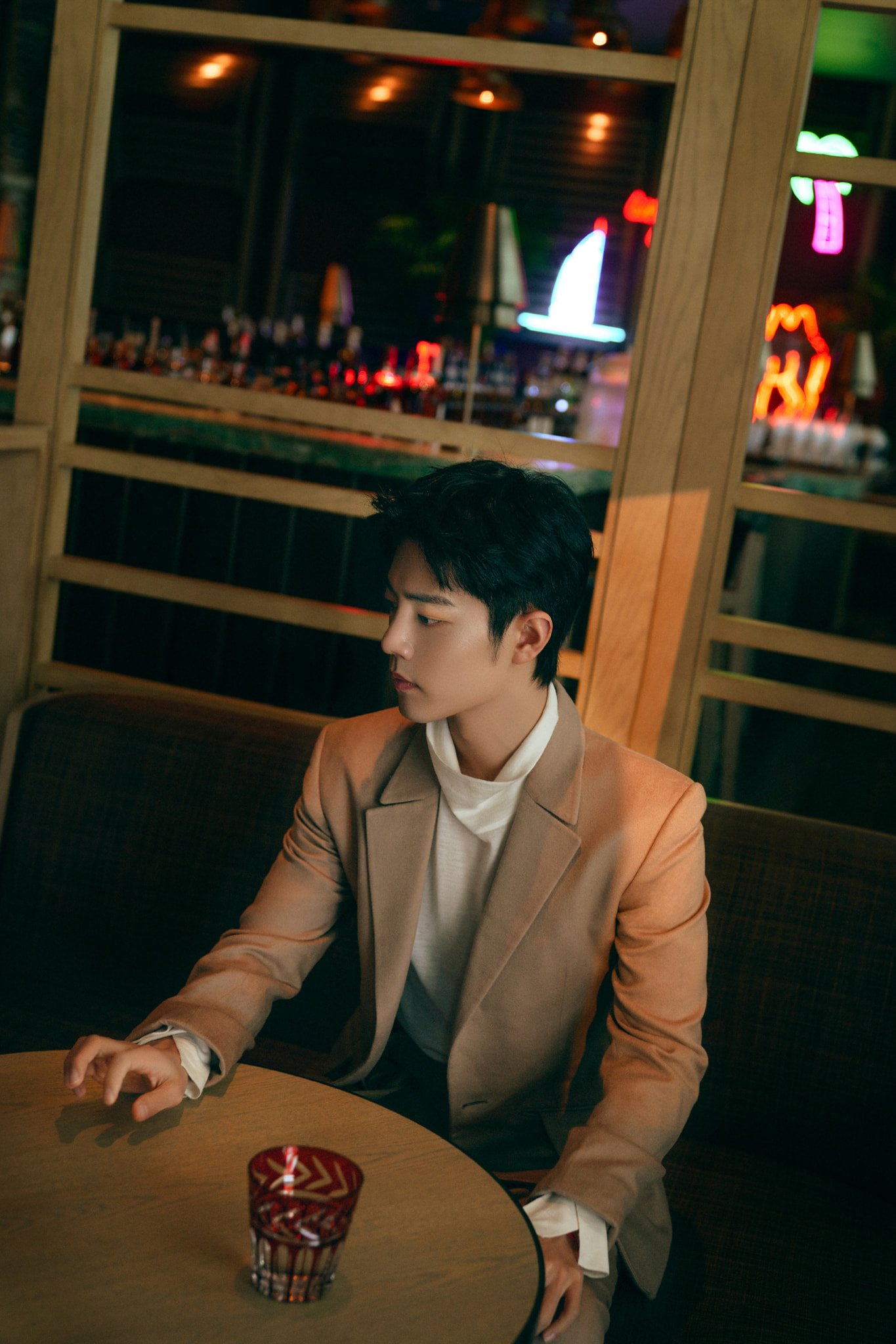 Tin nóng Cbiz ngày 15/9: Cbiz có tang, Triệu Vy lộ diện, Lệ Dĩnh tái hôn, Lộ Tư âu yếm trai lạ, Tiêu Chiến bị dìm - Ảnh 5