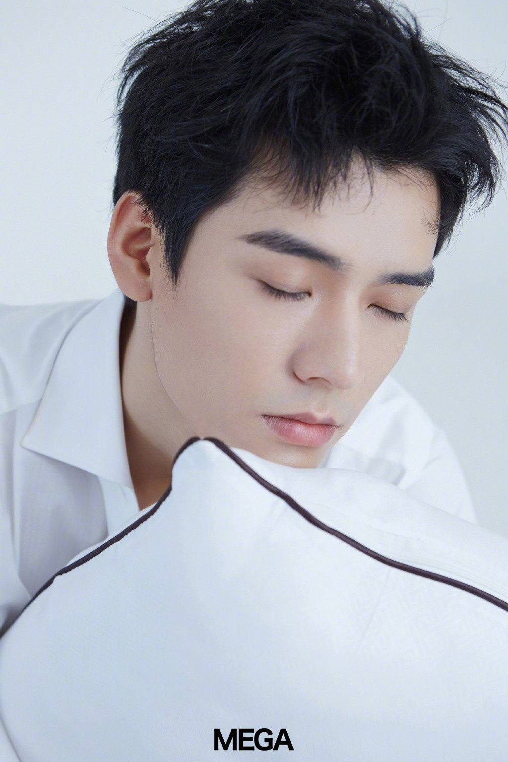 Với tích cách hài hước, nhẹ nhàng, chắc chắn người yêu của Cung Tuấn cần ít nhất hai đặc điểm này