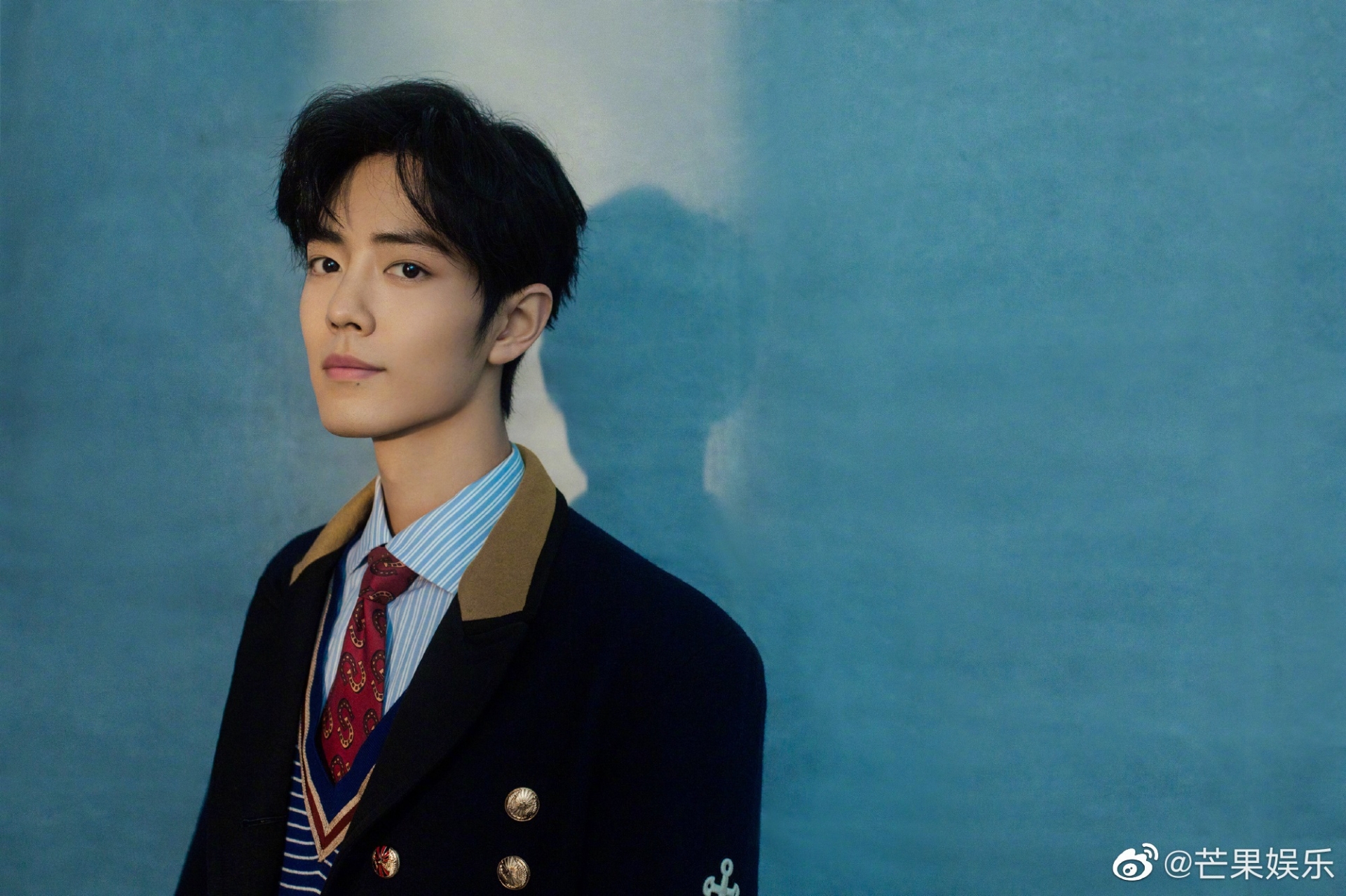 Đi lên cùng Vương Nhất Bác, Tiêu Chiến dần khẳng định sức hút 'không thể chối cãi'. Nam ngôi sao được xem là hình mẫu lý tưởng của nhiều chị em bởi có trong tay sự nghiệp, tài năng và nhan sắc. Tuy nhiên, Tiêu Chiến từng chia sẻ anh chưa nghĩ tới việc lập gia đình vì sự nghiệp chưa ổn định