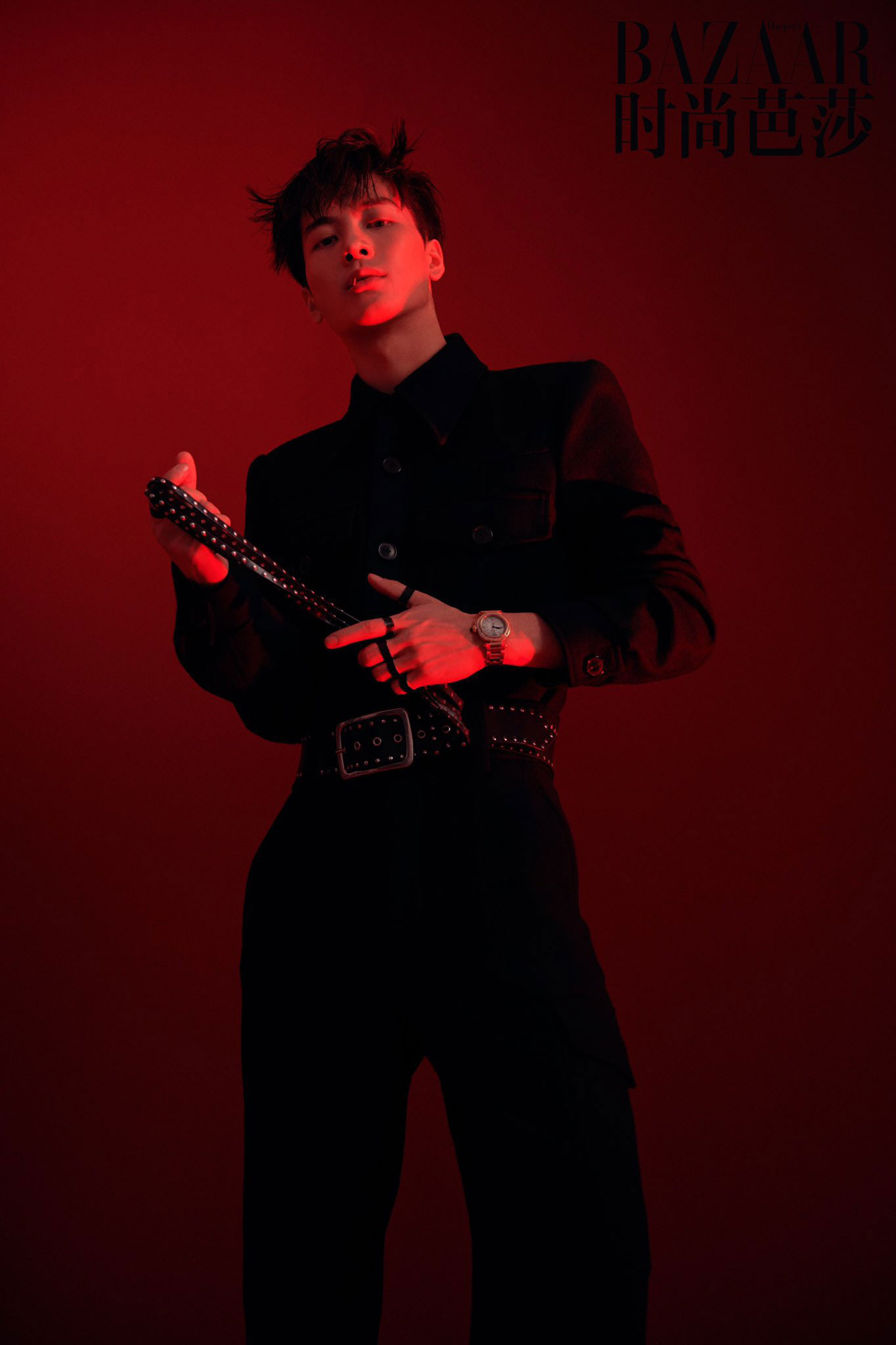 Ở tuổi 26, Vương Gia Nhĩ đã đạt được vô vàn thành công khiến nhiều người ghen tị. Nổi tiếng là thành viên nhóm nhạc GOT7, nhưng sự nghiệp solo của nam thần cũng tỏa sáng không kém. Trở thành gương mặt đại diện của các thương hiệu lớn như Fendi, Cartier