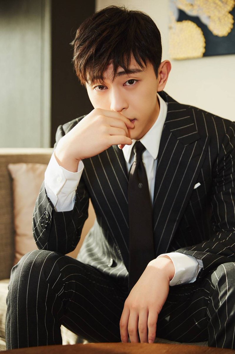 Vẻ bảnh bao, phong độ của Đặng Luân thì không cần phải bàn cãi quá nhiều. Tuy nhiên, tính cách yêu thương trẻ con lại khiến không ít chị em phải tan chảy