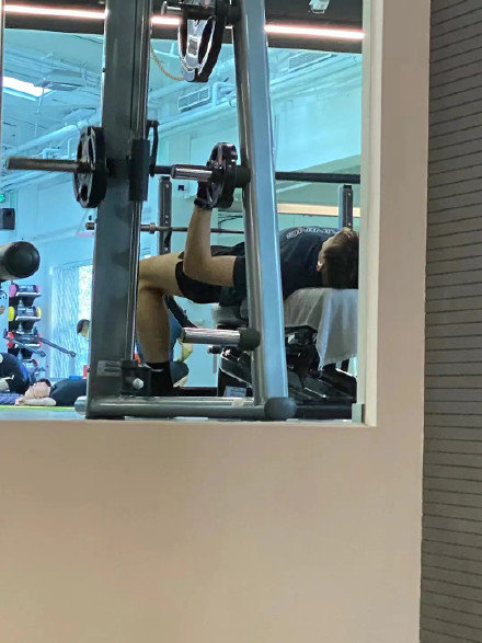 Tin nóng Cbiz ngày 18/9: Dương Mịch có thêm 'con' với trai trẻ, Nhất Bác - Tiêu Chiến bị ném đá, khui hẹn hò, Vân Hi ốm yếu - Ảnh 4