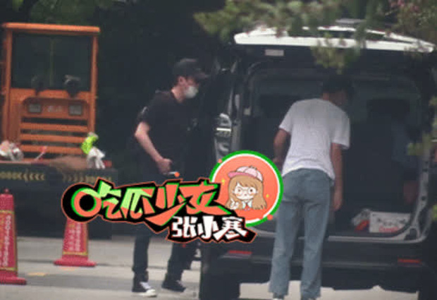 Phùng Thiệu Phong đưa 'cậu cả' đi chơi, nhưng hành động bỏ bê con khiến Triệu Lệ Dĩnh 'sôi máu'